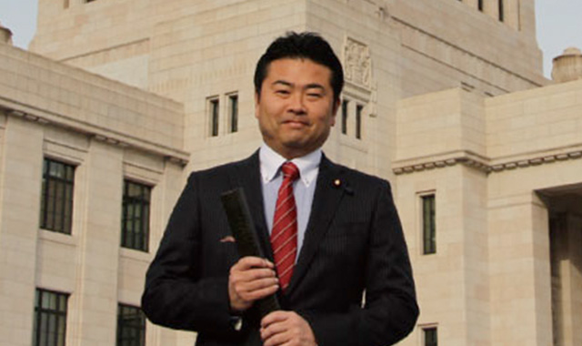 岡山の事を岡山で決めるためには「官僚ではなく、もっと国の中枢に関わらねばいけない」の一念と仲間の応援で政治家を目指す